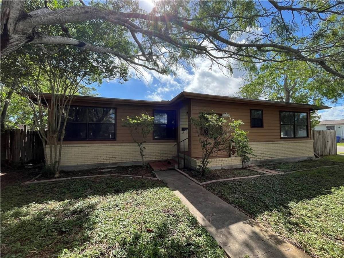 House for rent at 637 Pennington Dr, Corpus Christi, TX 78412