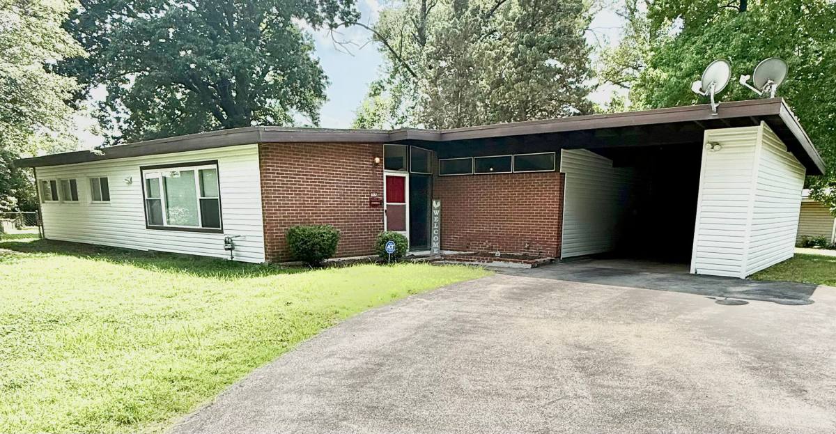 House for rent at 8262 January Ave, Saint Louis, MO 63134