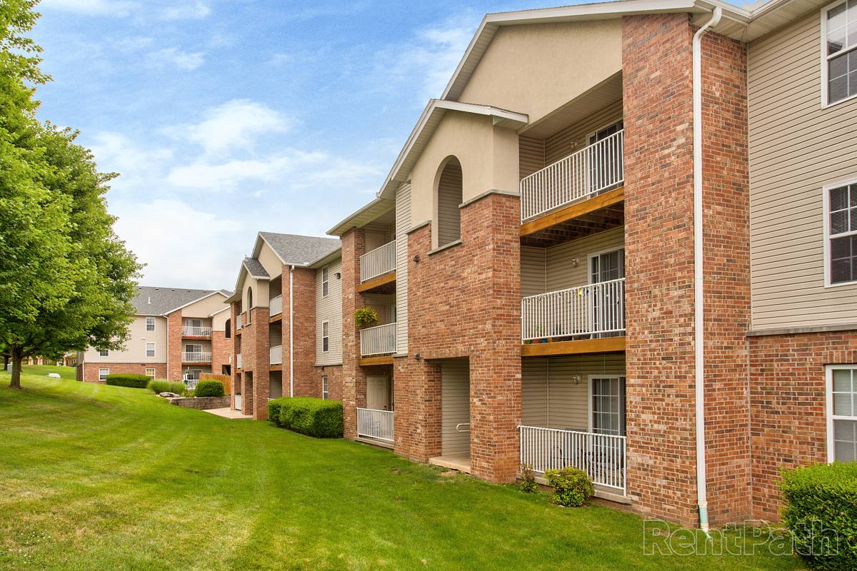 Apartment for rent at 1450 W Lark St, Springfield, MO 65810