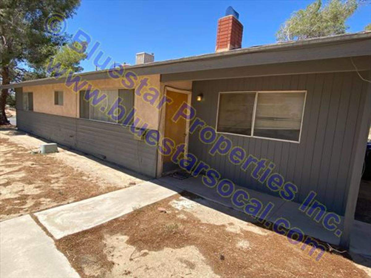Apartment for rent at 18511-15 Symeron Rd, Apple Valley, CA 92307