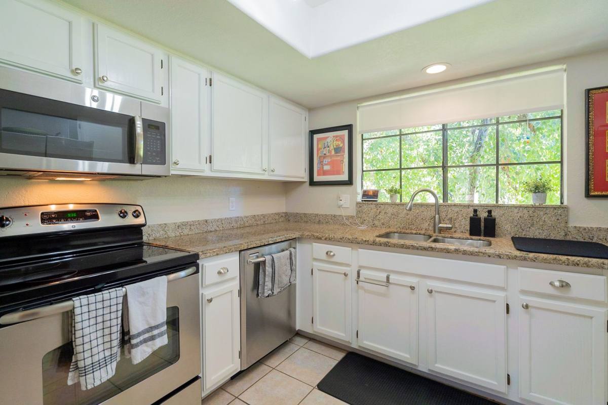 Apartment for rent at 6885 E Cochise Rd, Paradise Valley, AZ 85253
