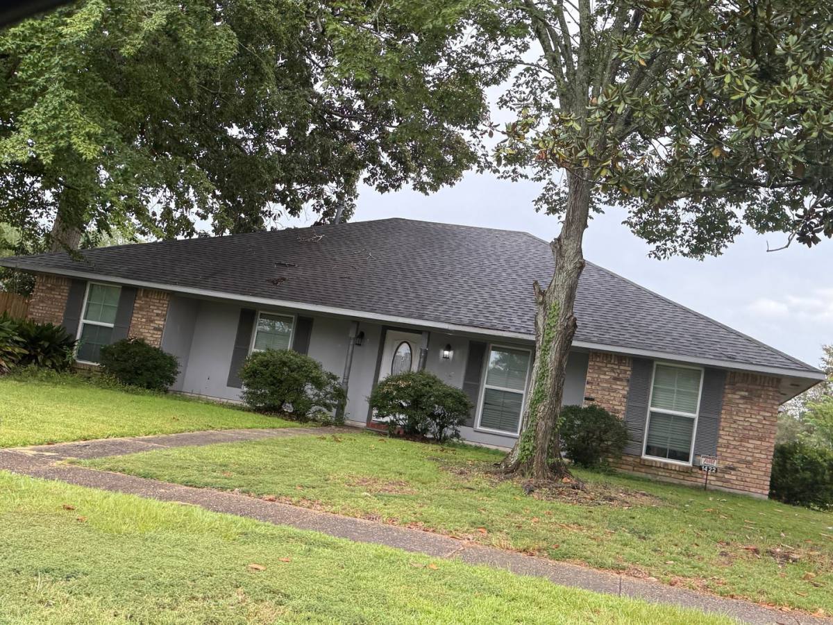 House for rent at 1422 Stoneliegh Dr, Baton Rouge, LA 70808