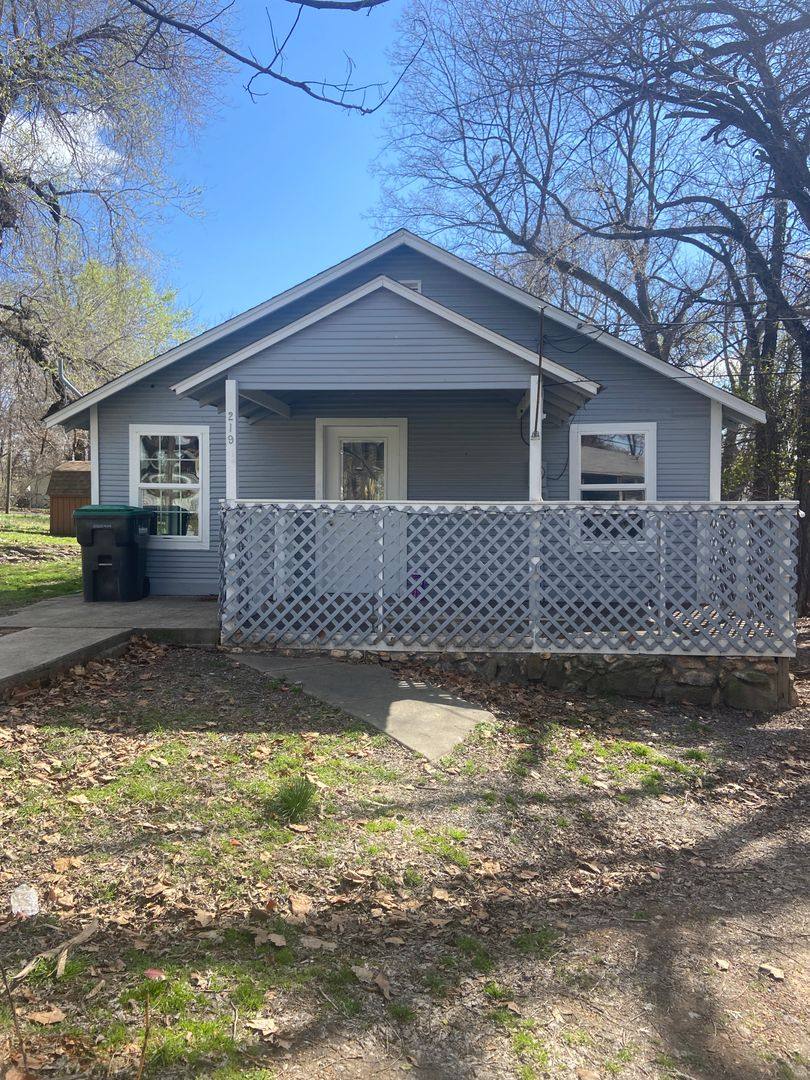 House for rent at 219 W Seneca St, Tahlequah, OK 74464