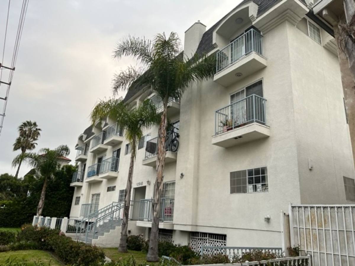 Apartment for rent at 12048 Culver Blvd, Los Angeles, CA 90066