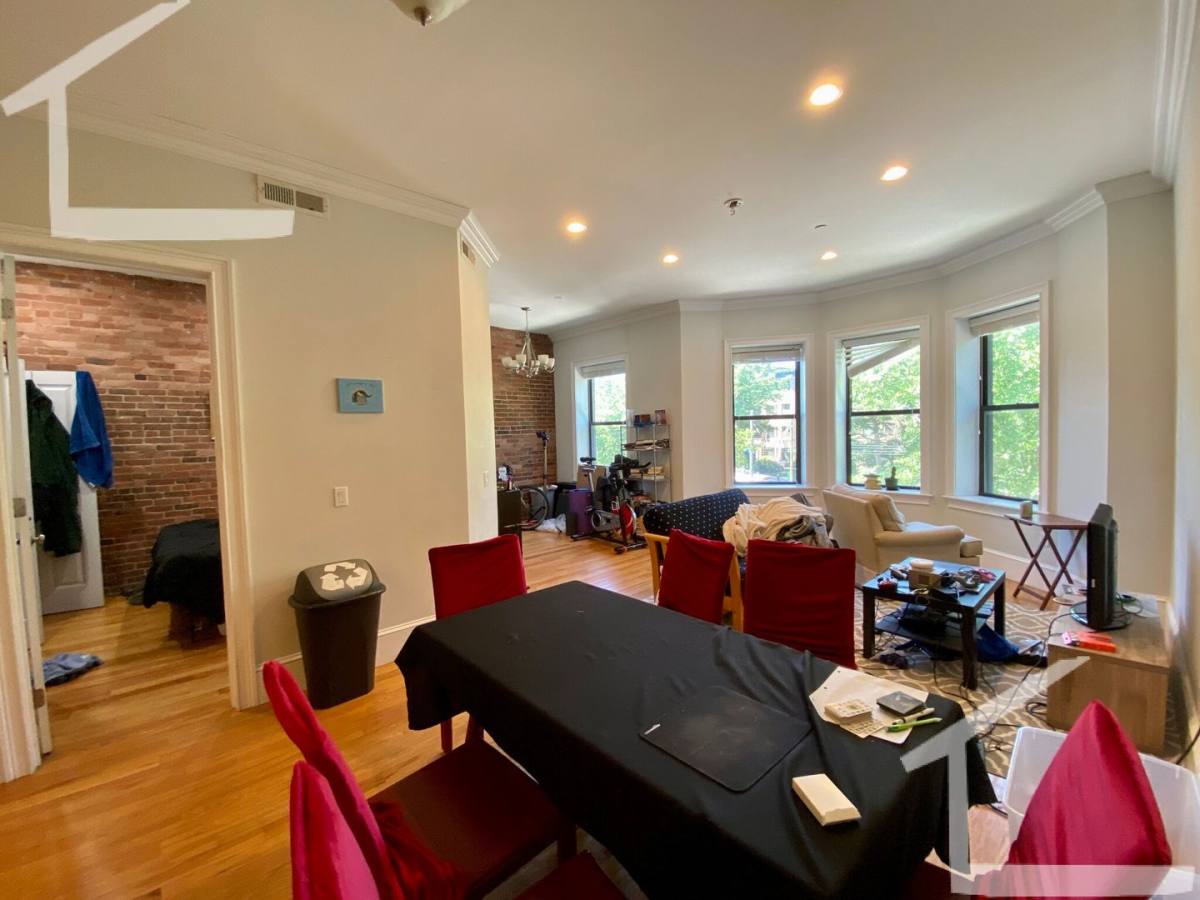 Apartment for rent at 1089 Beacon #3R, Brookline, MA 02446