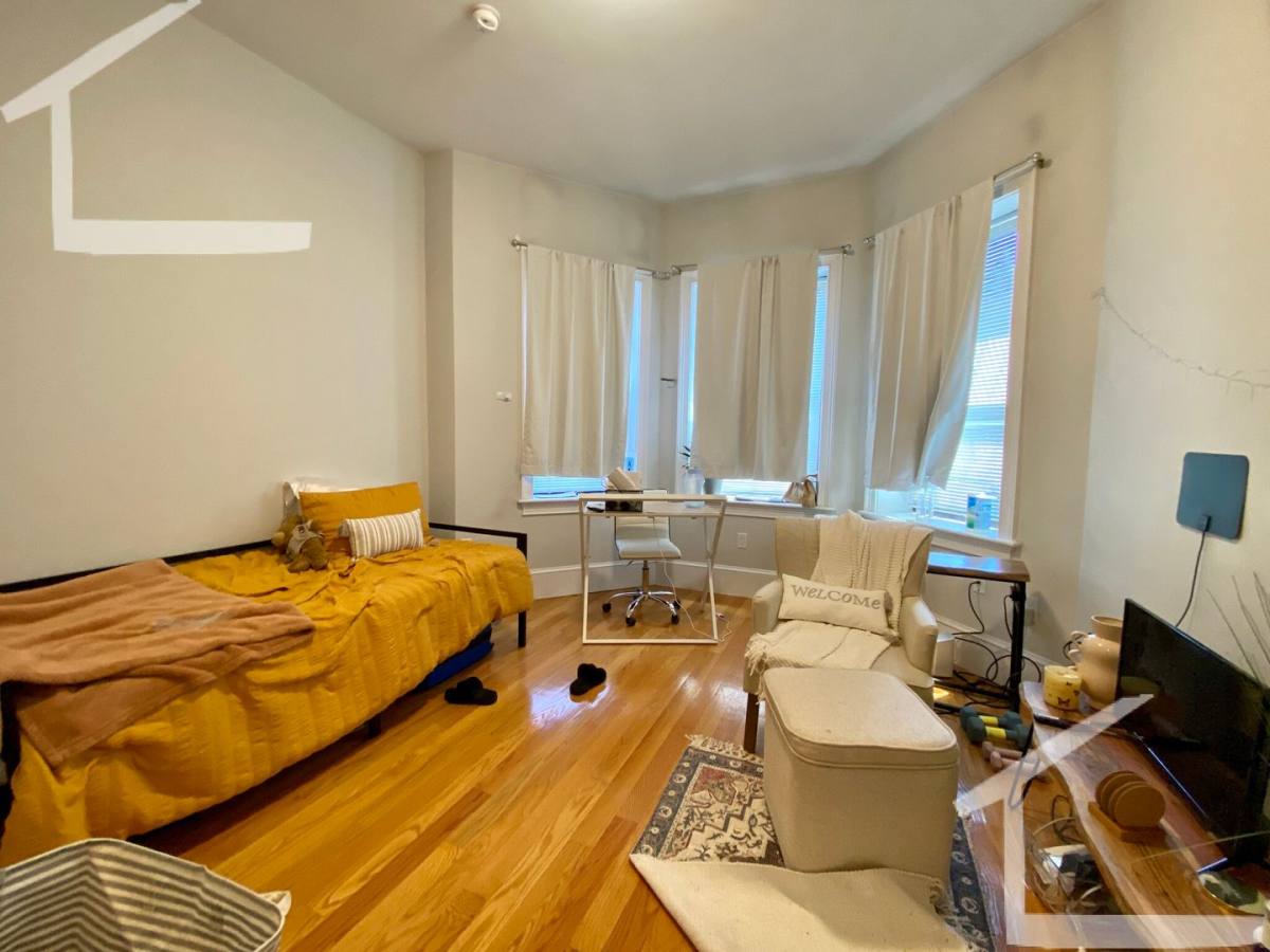 Apartment for rent at 1089 Beacon #3R, Brookline, MA 02446