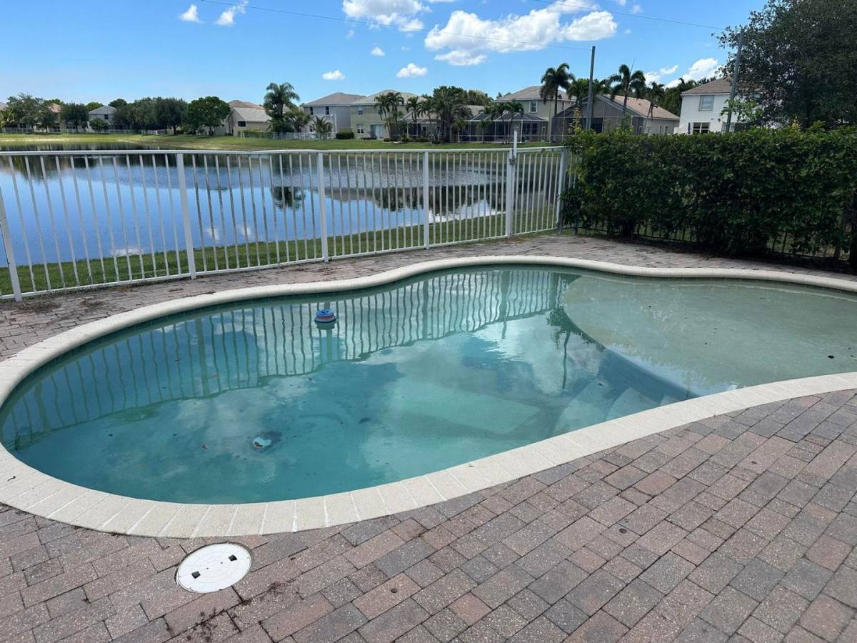 127 Lancaster Way, Wellington, FL 33414