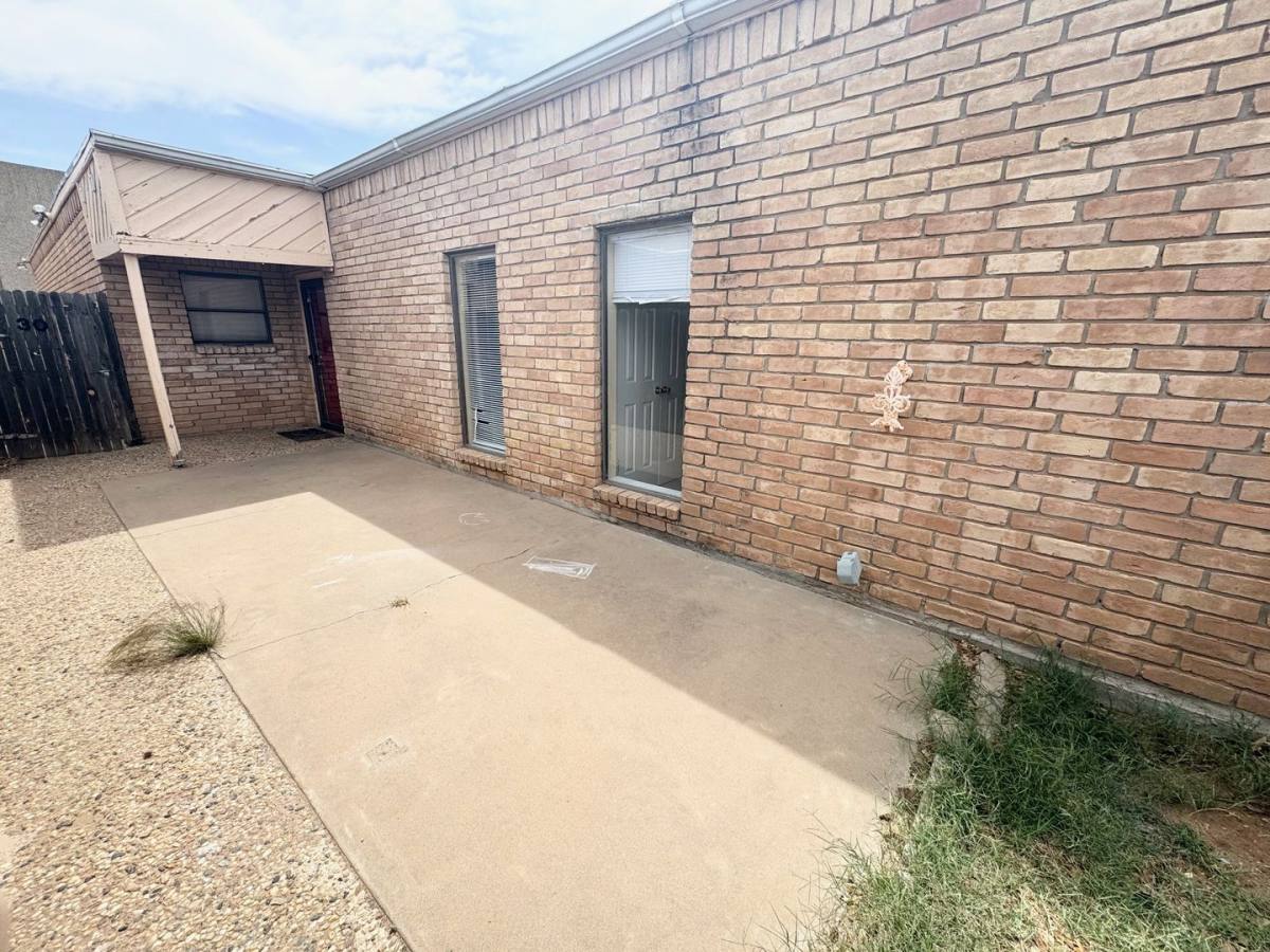 House for rent at 304 Thomas St, Midland, TX 79703