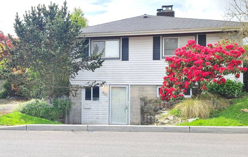 Apartment for rent at 901 Colby Ave #B, Everett, WA 98201