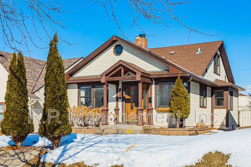 House for rent at 1629 Watson Ave, Saint Paul, MN 55116
