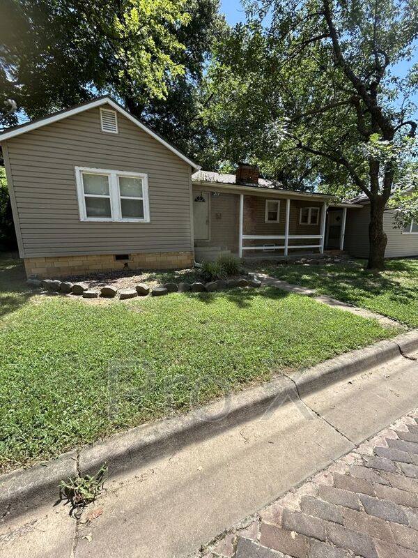 House for rent at 1717 S Walnut St, Pittsburg, KS 66762