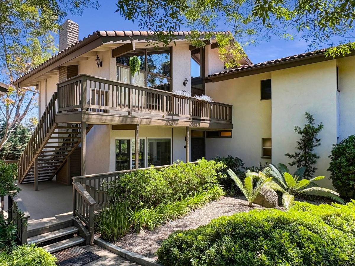 Townhouse for rent at 11945 Bajada Rd, San Diego, CA 92128