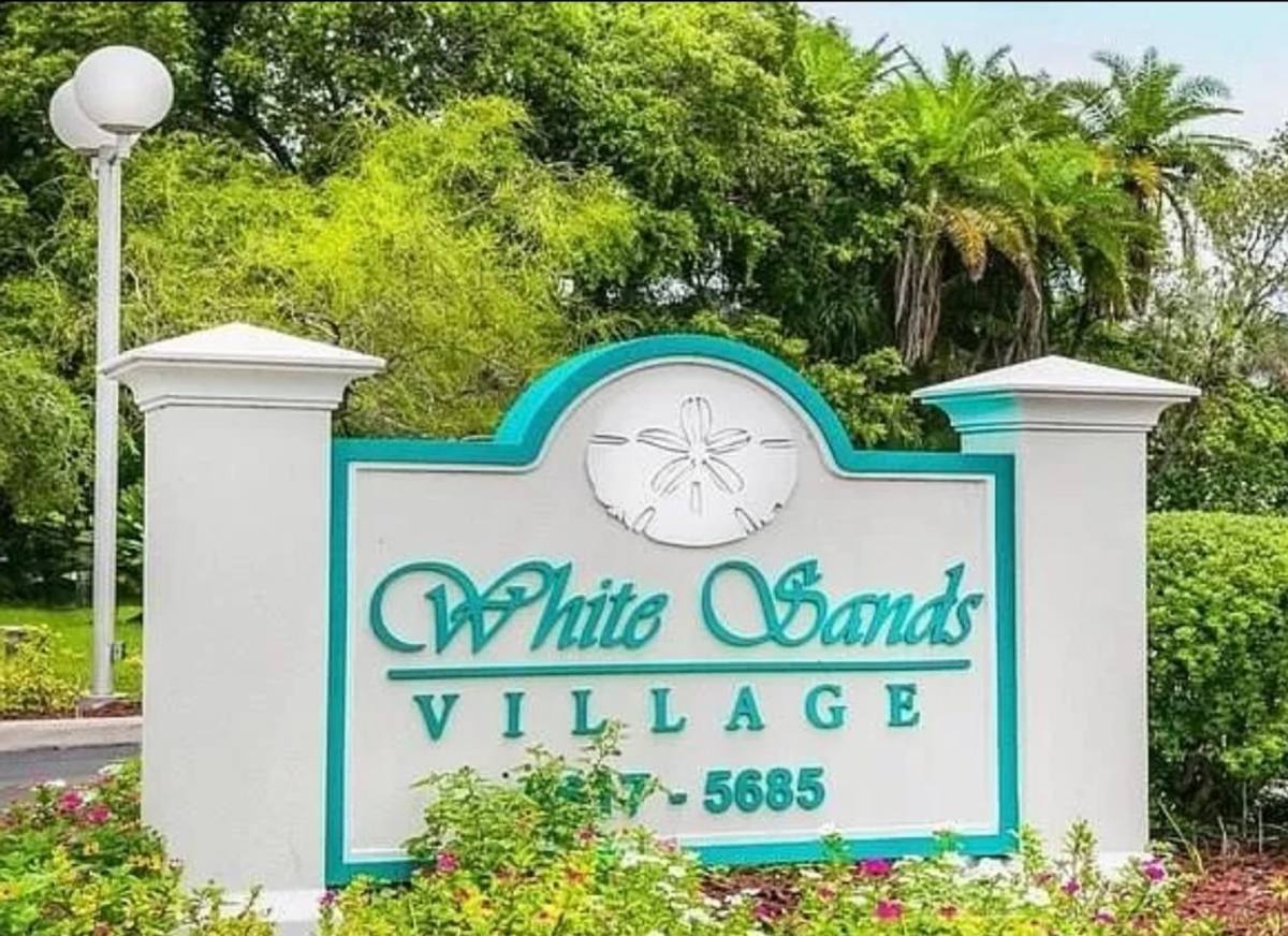 Apartment for rent at 5649 Midnight Pass Rd, Sarasota, FL 34242