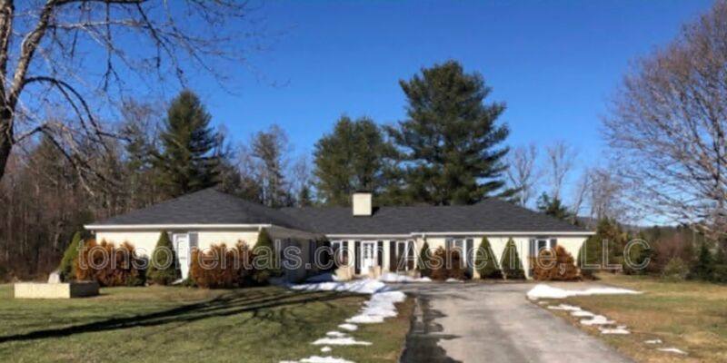 House for rent at 135 Cold Springs Rd, Hendersonville, NC 28792