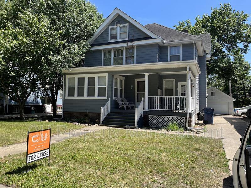 Apartment for rent at 407 W Green St #3, Champaign, IL 61821