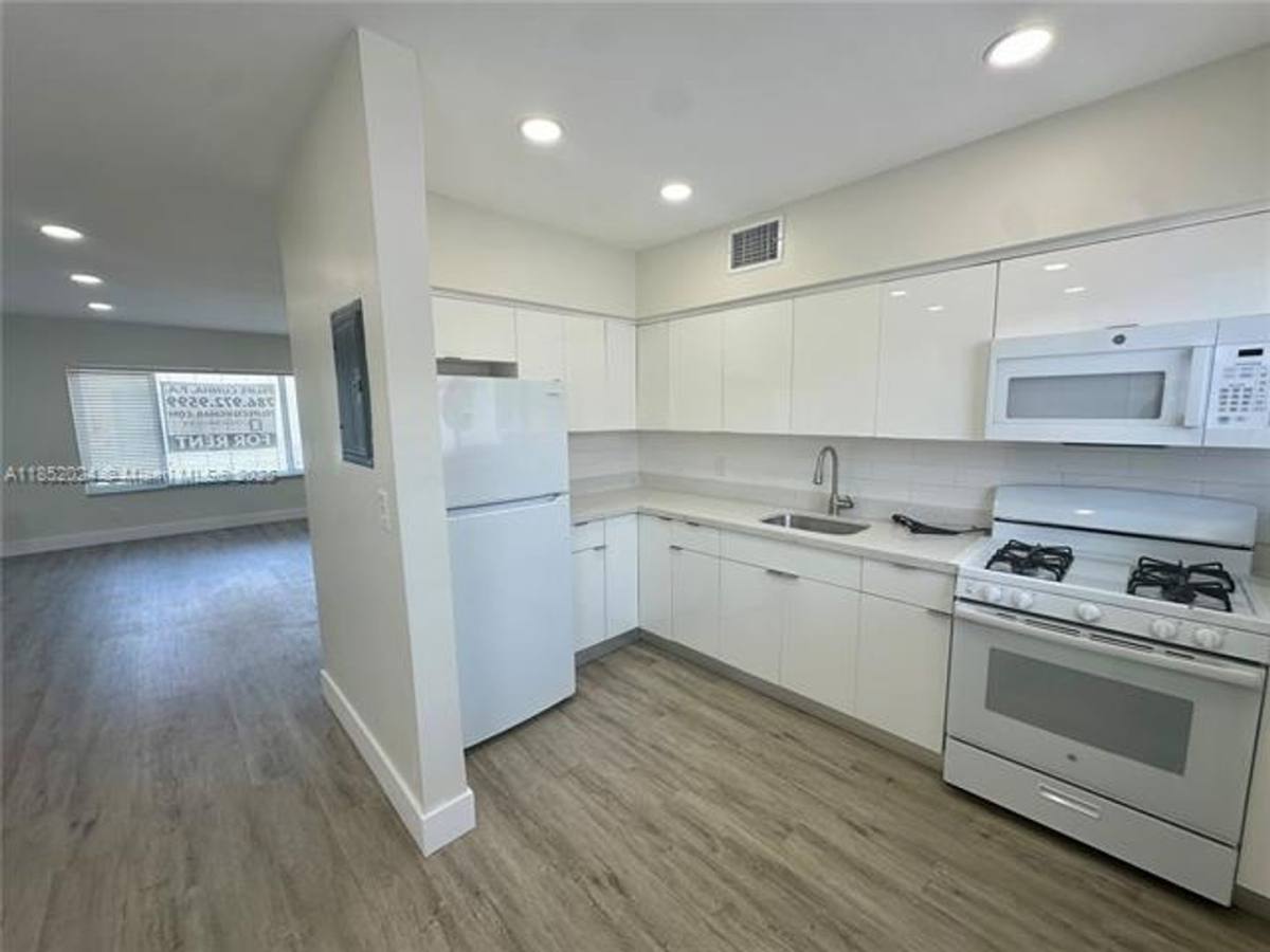 Apartment for rent at 8125 Hawthorne Ave, Miami Beach, FL 33141