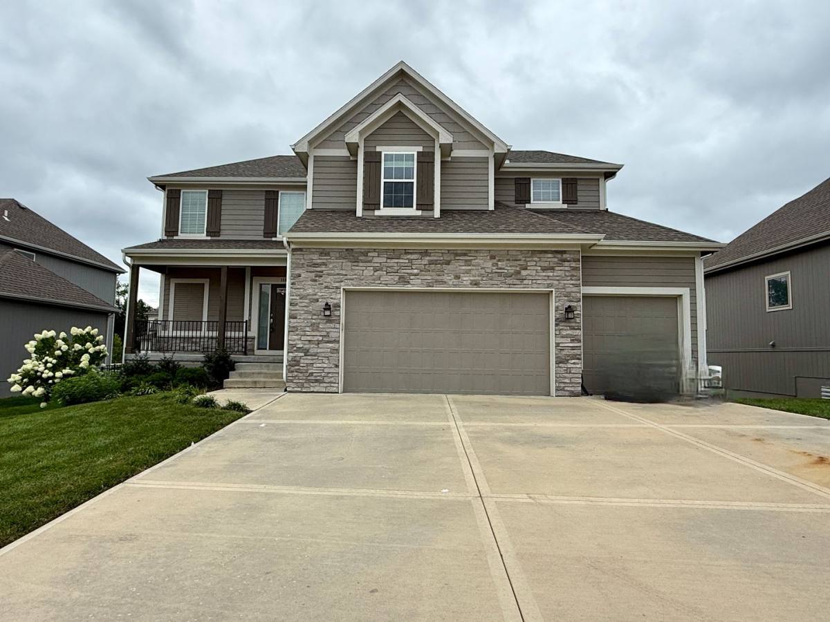 House for rent at 1108 SW Heather Dr, Lees Summit, MO 64081