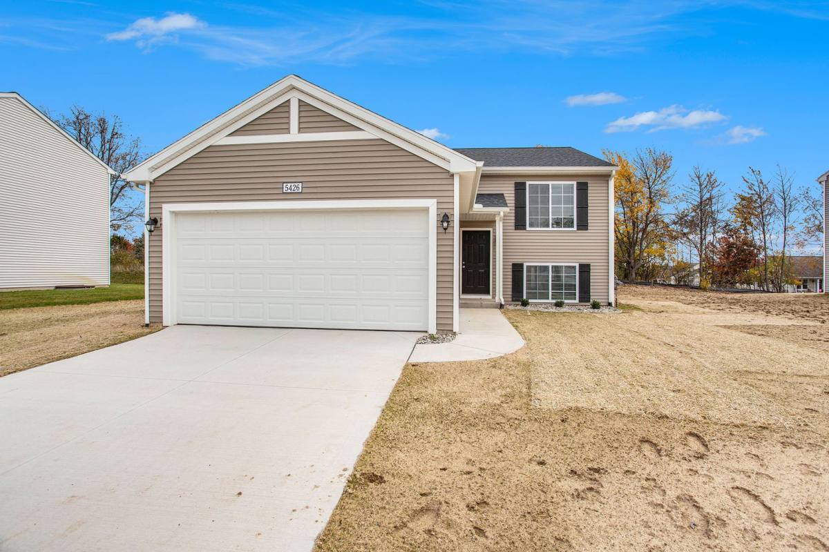 House for rent at 5426 Eagle Glen Ave SW, Wyoming, MI 49509
