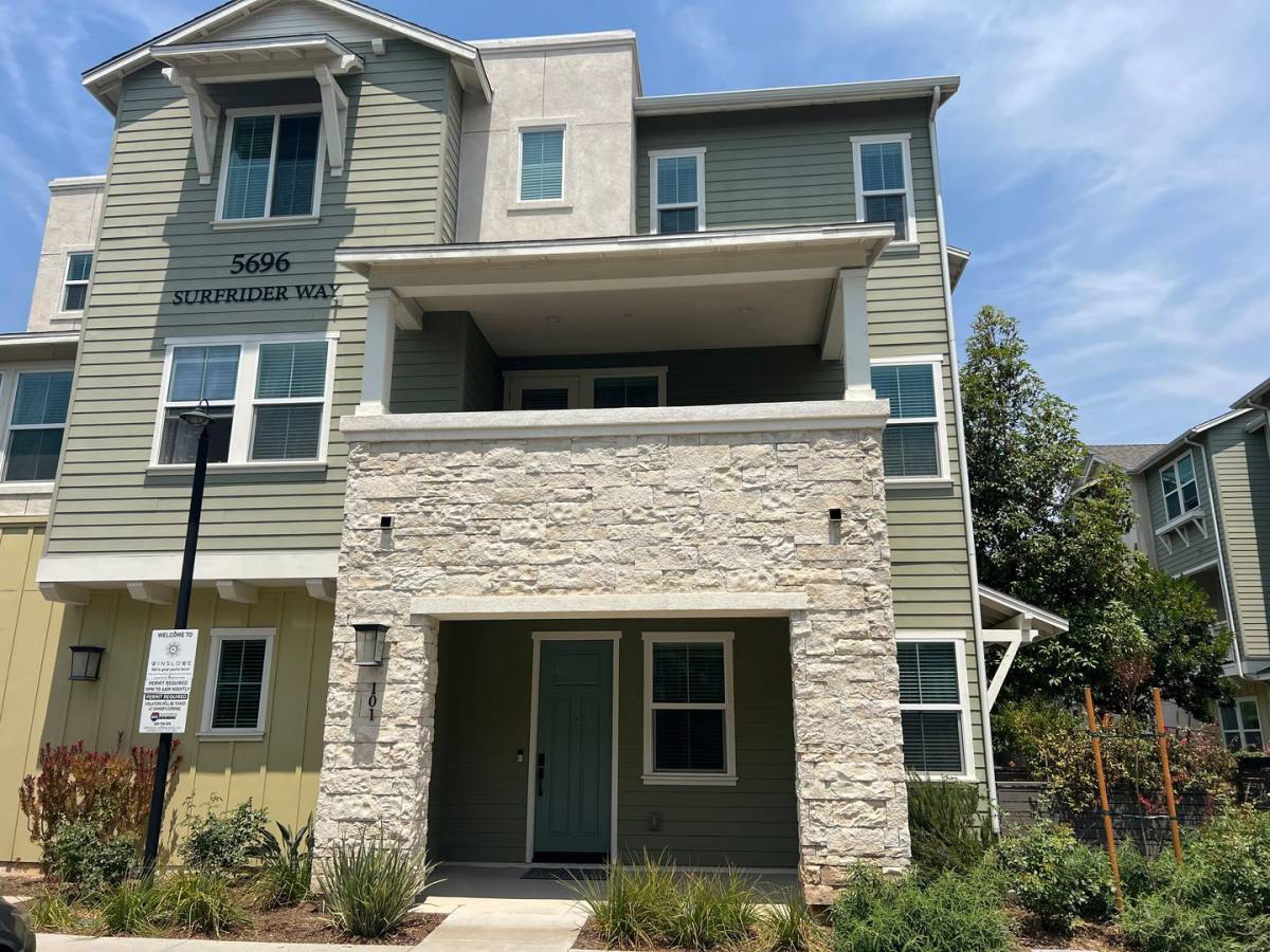 Townhouse for rent at 5696 Surfrider, Goleta, CA 93117