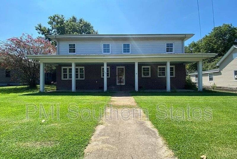House for rent at 303 W Buford St, Gaffney, SC 29341