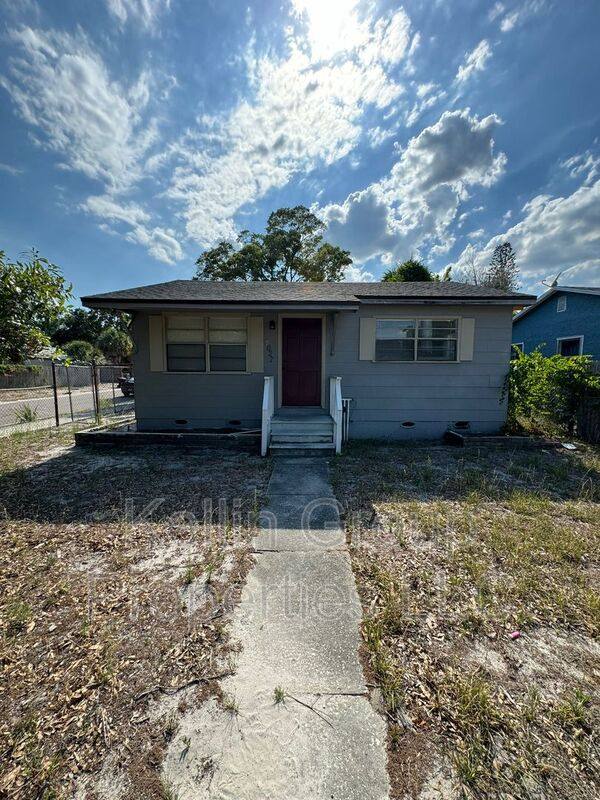 House for rent at 2027 37th St S, Saint Petersburg, FL 33711
