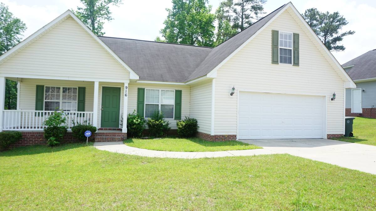 House for rent at 916 Broadmore Dr, Fayetteville, NC 28314
