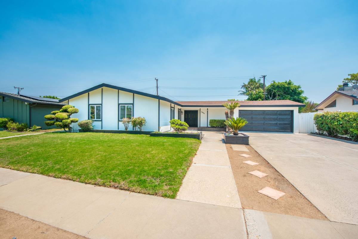 House for rent at 2896 Baker St, Costa Mesa, CA 92626