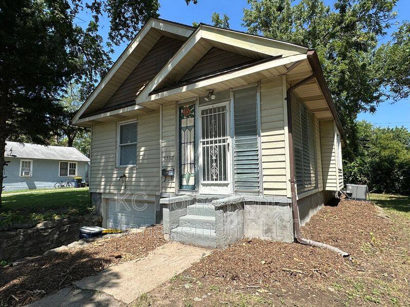 House for rent at 3708 E 72nd St, Kansas City, MO 64134