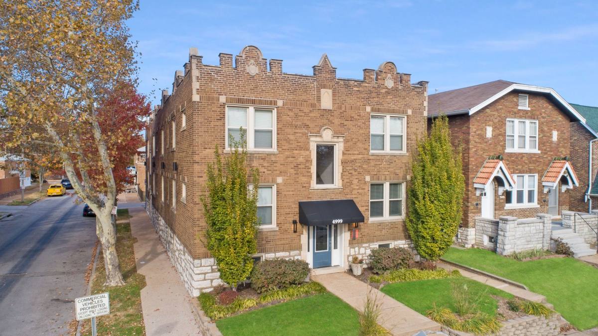 Apartment for rent at 4999 Oleatha, Saint Louis, MO 63139