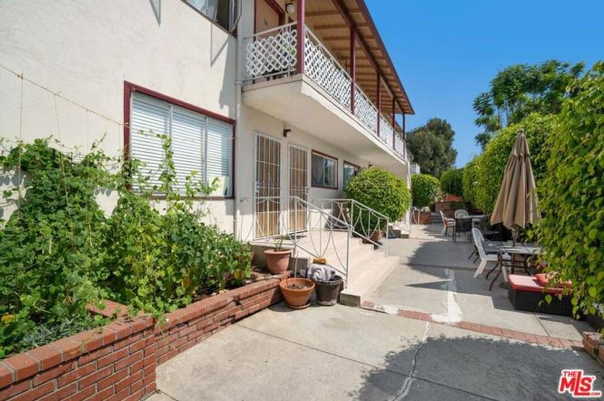 Apartment for rent at 1411 Federal Ave, Los Angeles, CA 90025