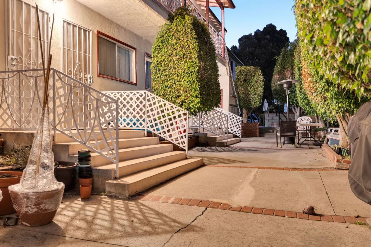 Apartment for rent at 1411 Federal Ave, Los Angeles, CA 90025