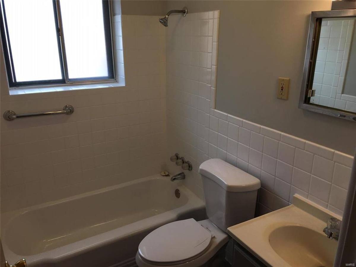 Apartment for rent at 8524 Titchfield Court, Saint Louis, MO 63123
