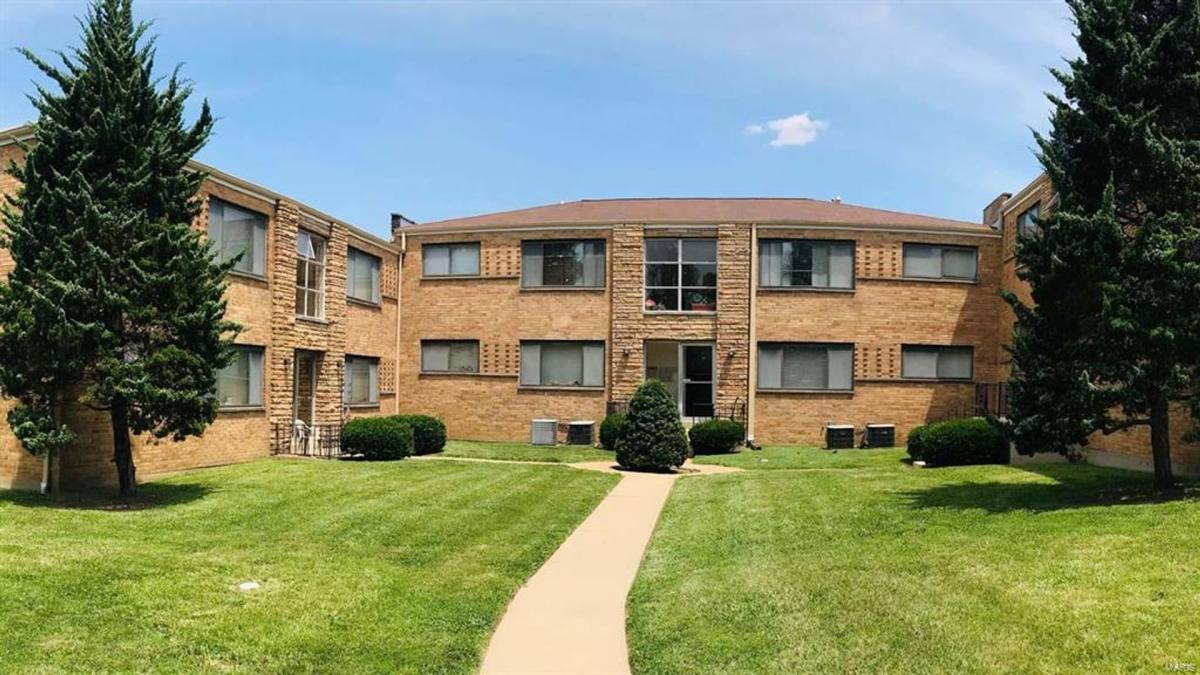 Apartment for rent at 8524 Titchfield Court, Saint Louis, MO 63123