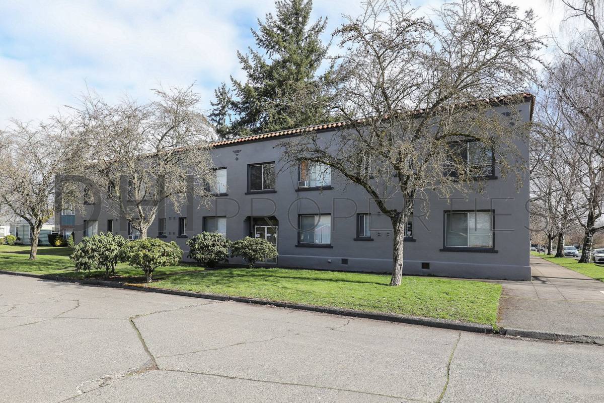 Apartment for rent at 1406 10th Ave, Longview, WA 98632
