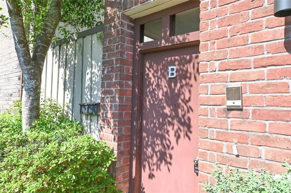 Townhouse for rent at 2243 W Alabama St, Houston, TX 77098