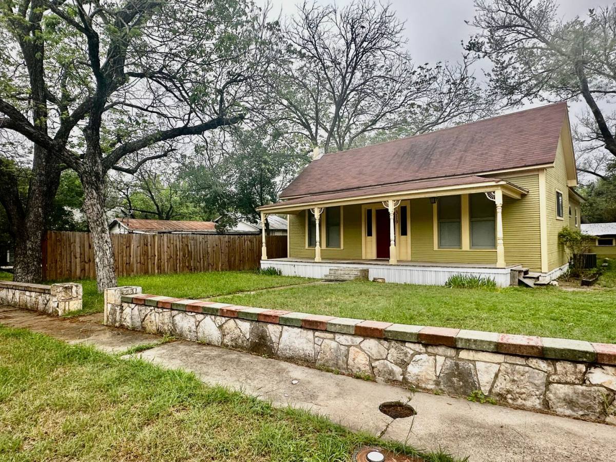 House for rent at 319 Guadalupe St, Kerrville, TX 78028