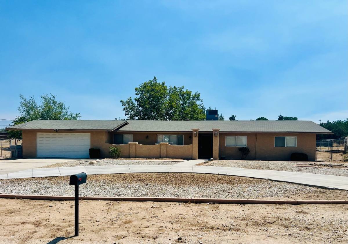 House for rent at 17421 Laurel St, Hesperia, CA 92345
