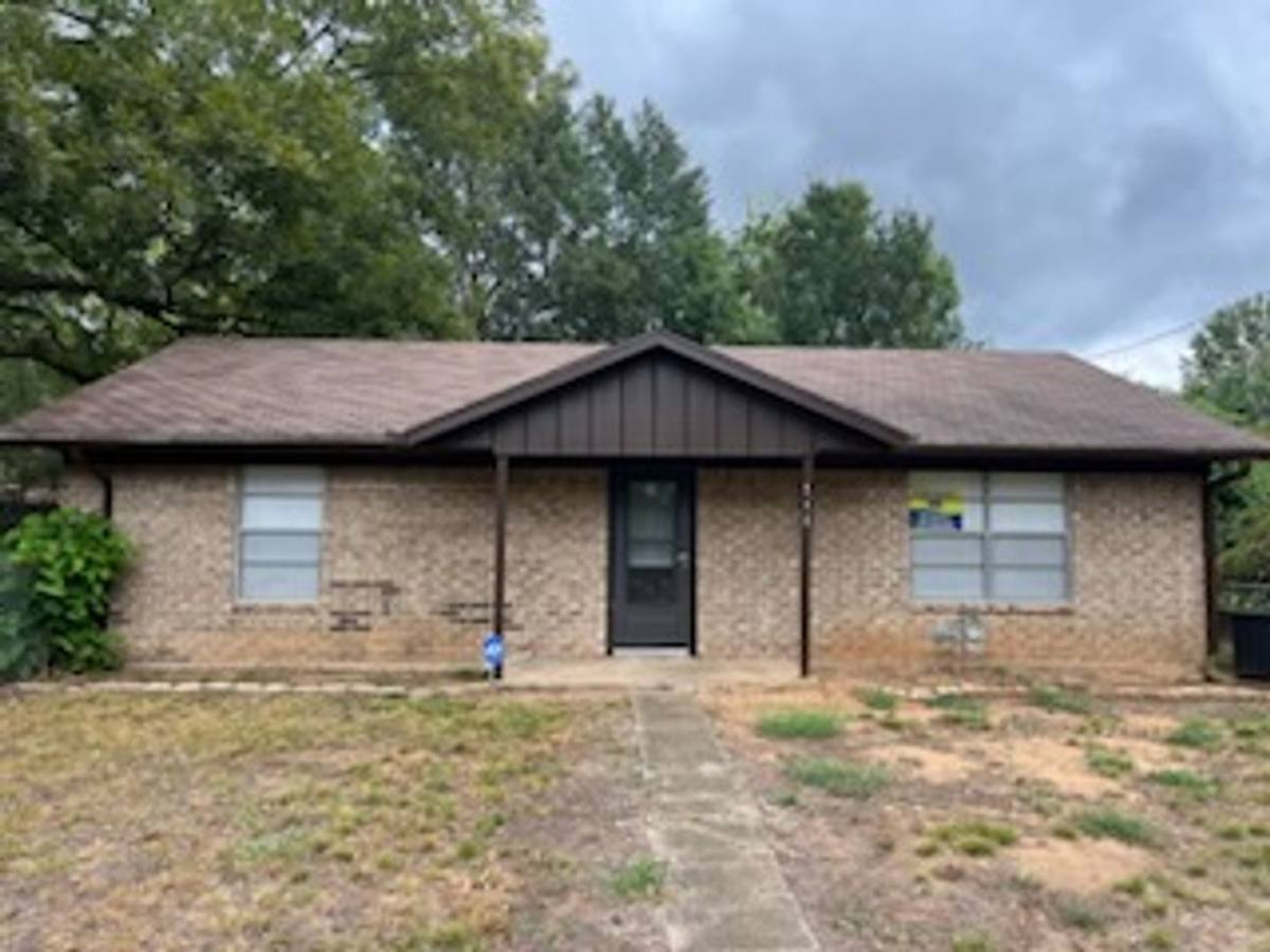 House for rent at 310 NE 25th St, Paris, TX 75460