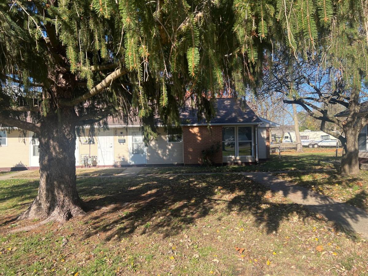 Apartment for rent at 102 E Chestnut, Tallula, IL 62688
