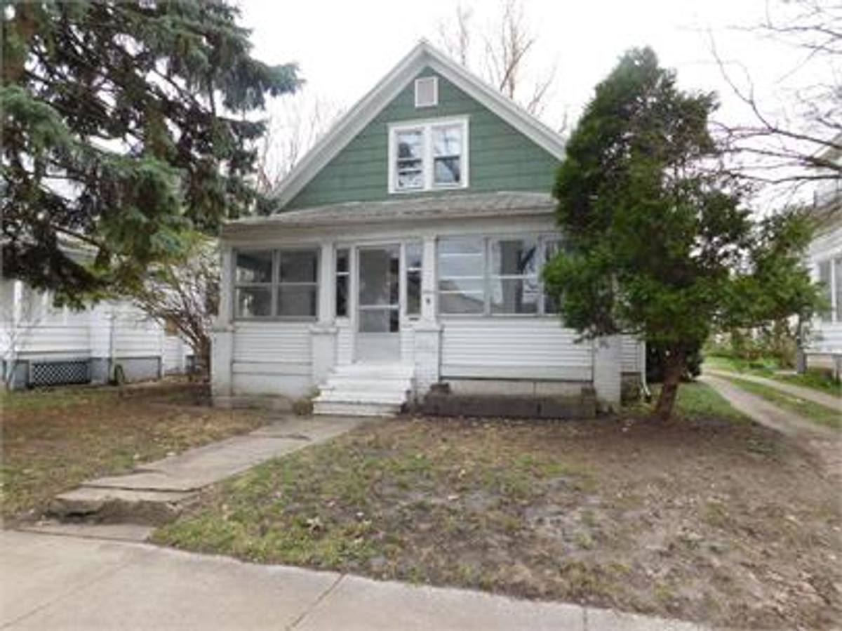 House for rent at 401 1 2 W Vine St, Champaign, IL 61820
