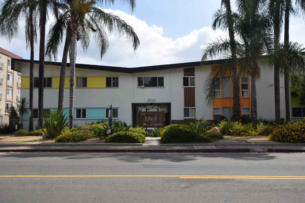 Apartment for rent at 4924 Tujunga Ave, North Hollywood, CA 91601