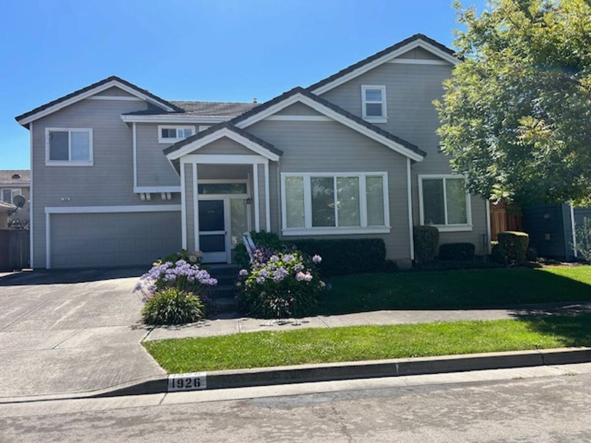 House for rent at 1926 Cross Creek St, Petaluma, CA 94954