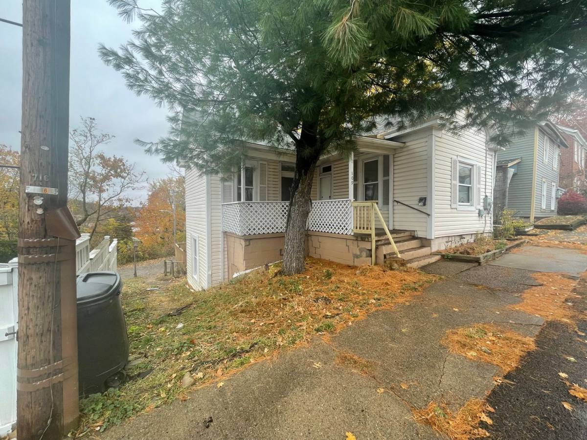 House for rent at 109 E Pitt St, Canonsburg, PA 15317