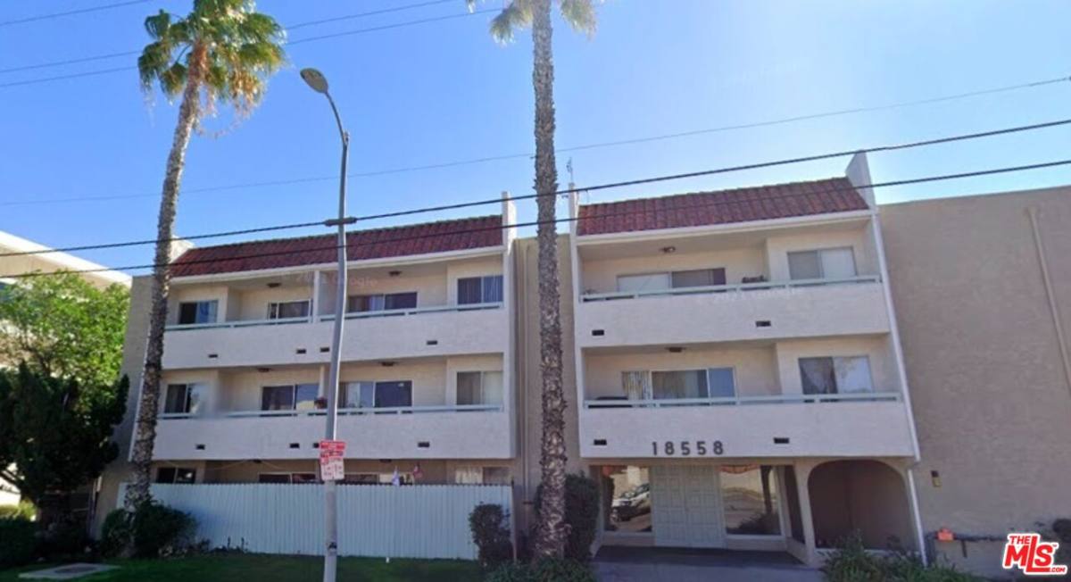 Apartment for rent at 18558 Roscoe Blvd, Northridge, CA 91324