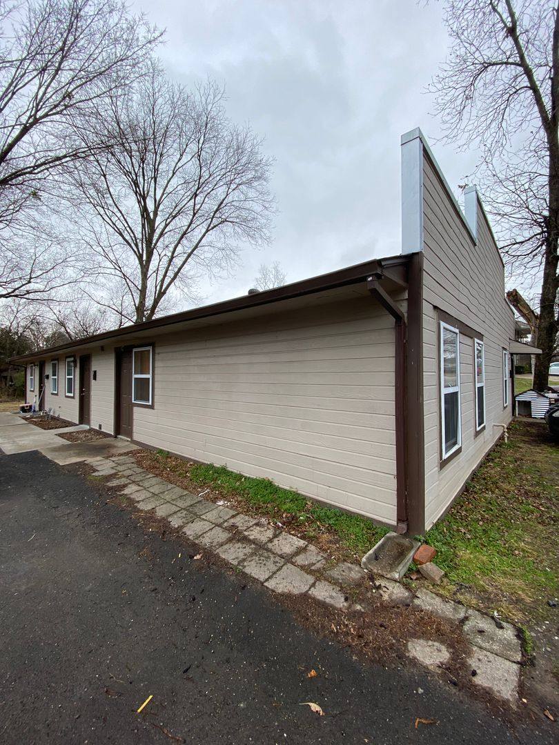 Apartment for rent at 513 S 11th St, Van Buren, AR 72956