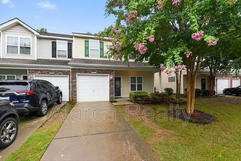 Townhouse for rent at 13917 Singleleaf Lane, Charlotte, NC 28278