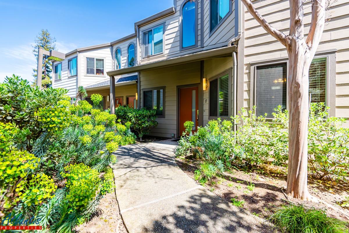 Townhouse for rent at 1279 Poplar Ave, Sunnyvale, CA 94086