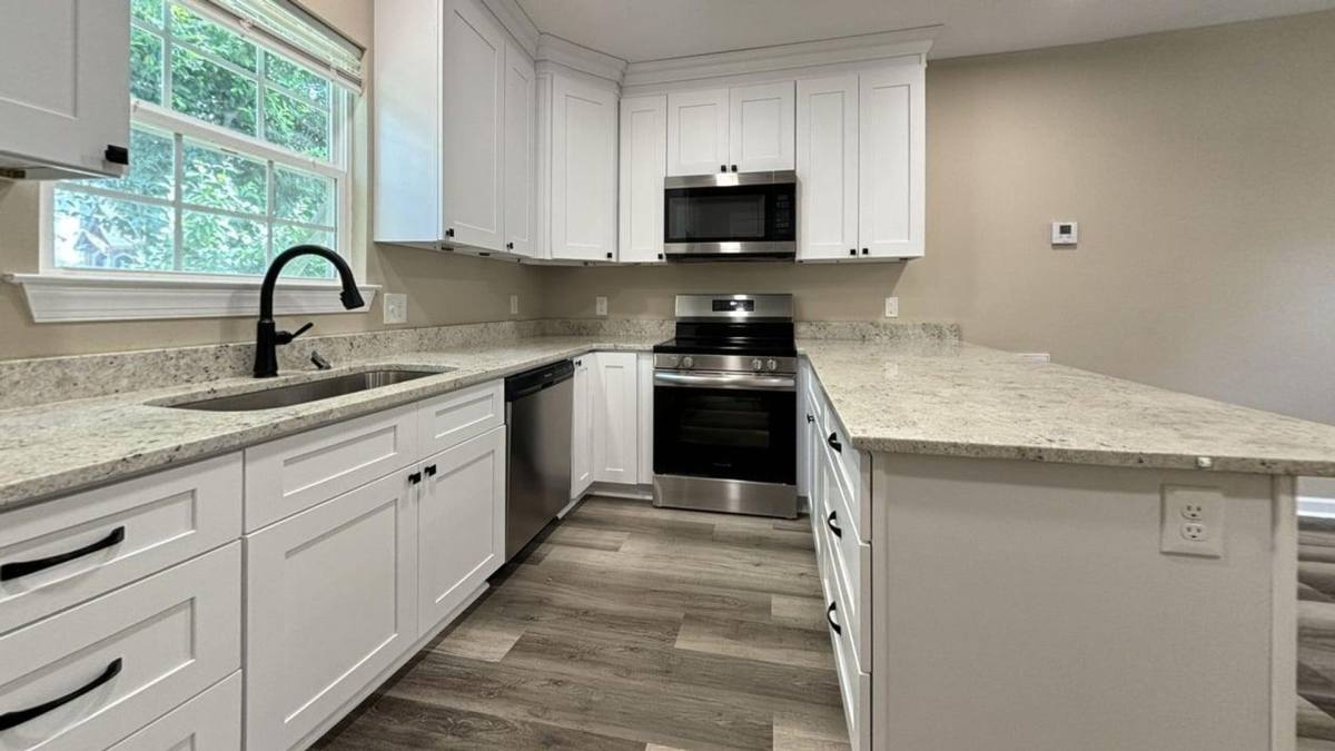 Apartment for rent at 1614-1614 1 2 11th St, Tuscaloosa, AL 35401