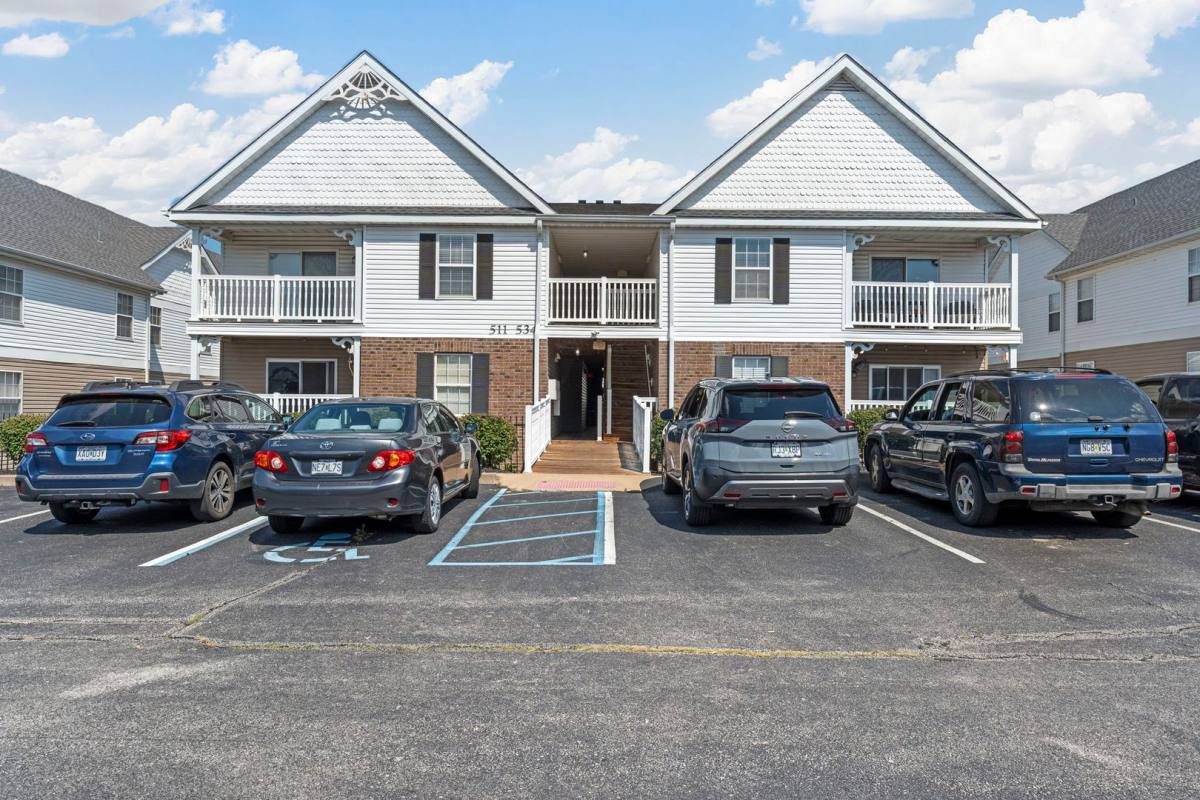 Apartment for rent at 512 Saravalle Dr, Saint Peters, MO 63376