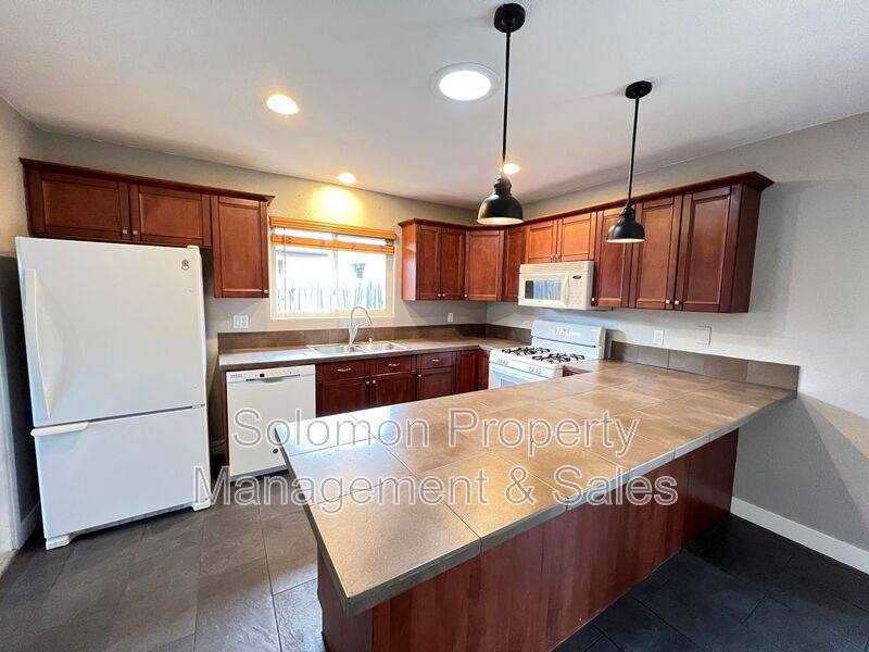 House for rent at 3931 Genine Dr, Oceanside, CA 92056